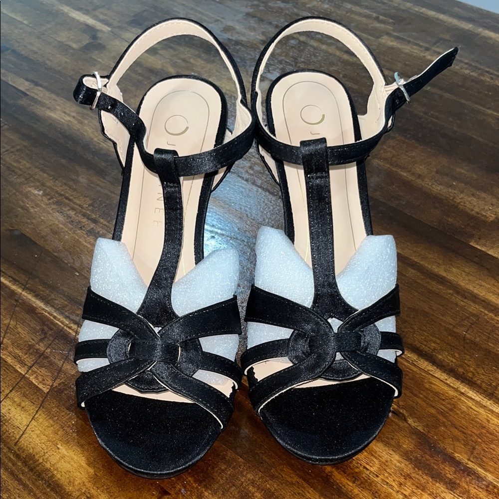 Journee Collection Black Strappy Heels size 7